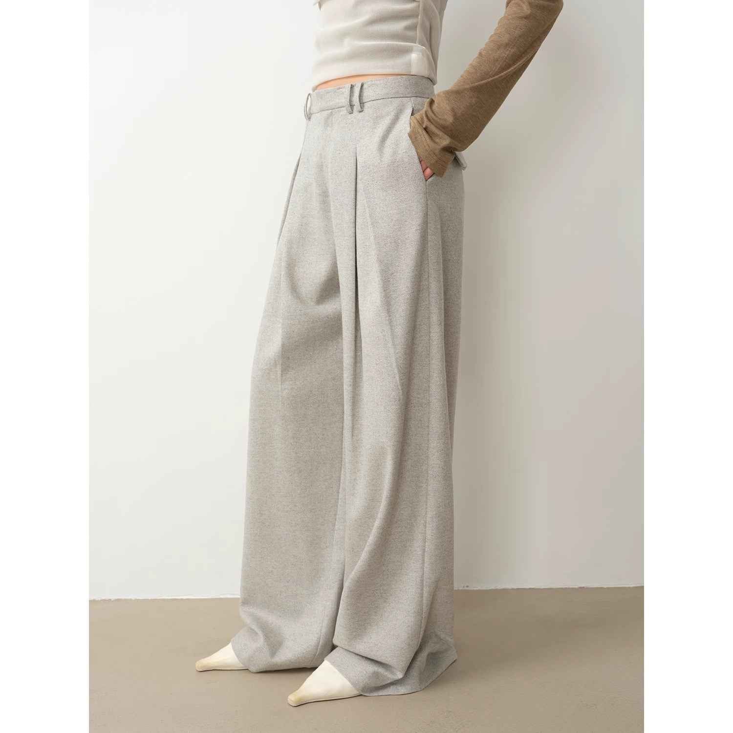 Firelady Fur City Stroll Wool Wide-Leg Pleated Trousers for women, relaxed casual wool-blend wide-leg pants with pleats.