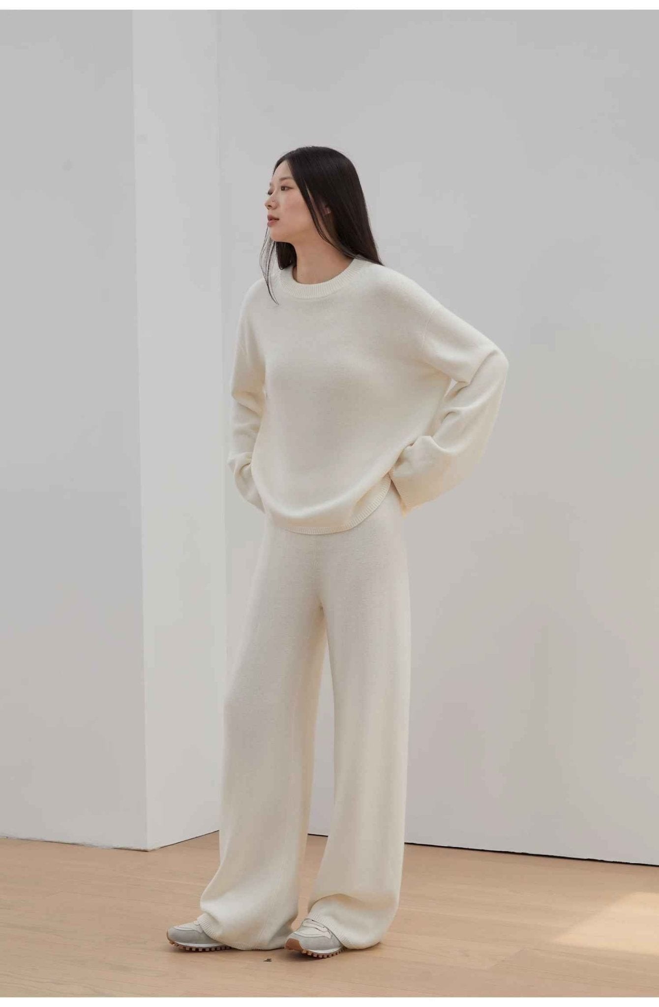 Firelady Fur merino wool knit outfit for women, perfect for fall and winter, featuring cozy, stylish layered knitwear.