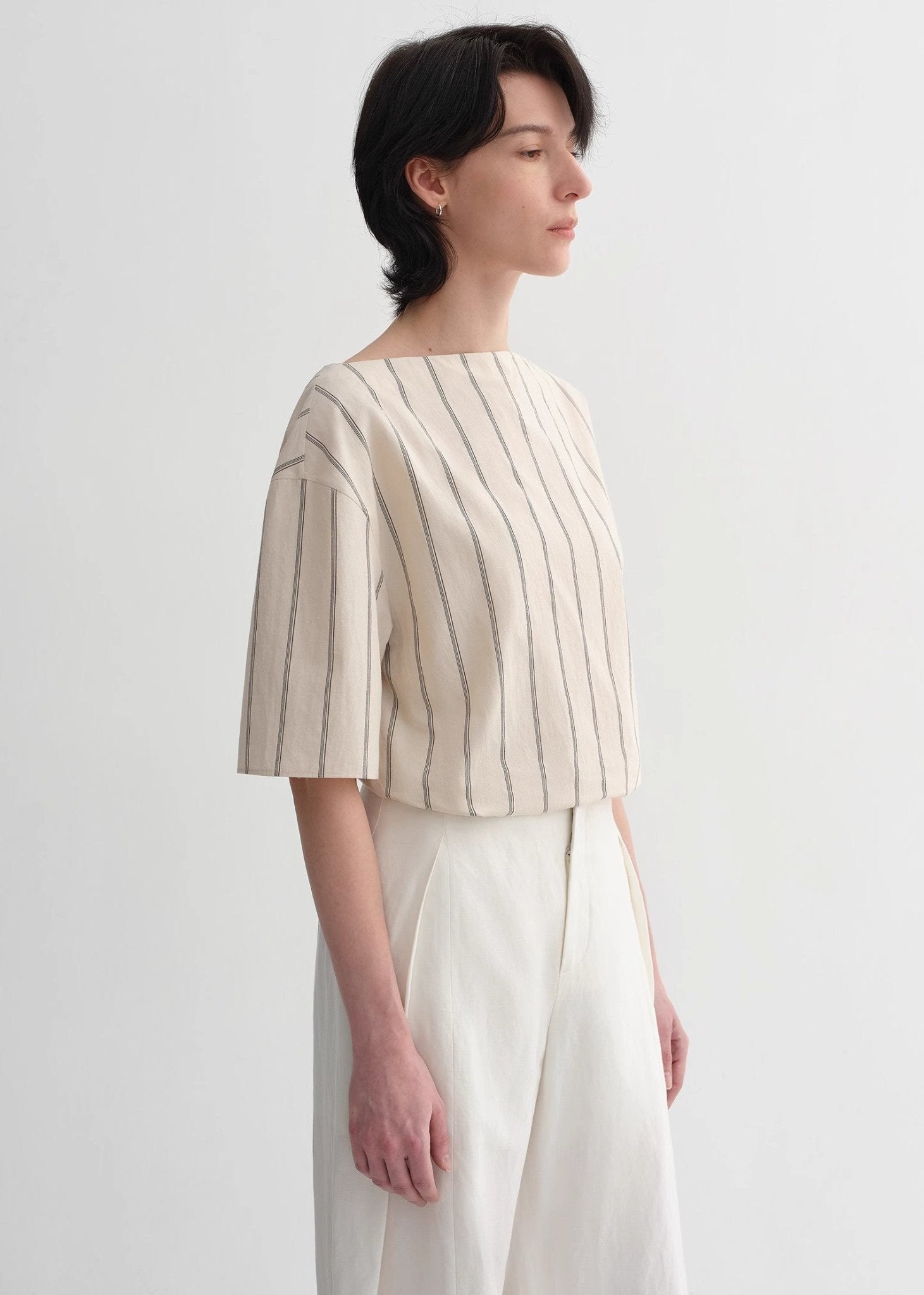 Firelady Fur cotton short-sleeved shirt for women, relaxed and high-quality, featuring a simple, elegant design by Maison Beaumont.