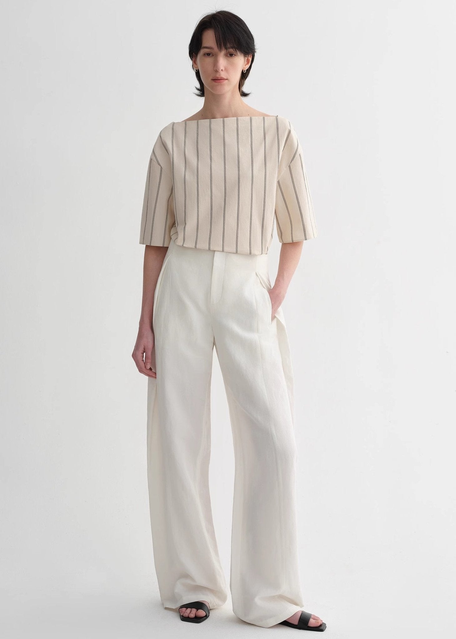 Firelady Fur cotton short-sleeved shirt for women, relaxed and high-quality, showcasing a simple, elegant top from Maison Beaumont.