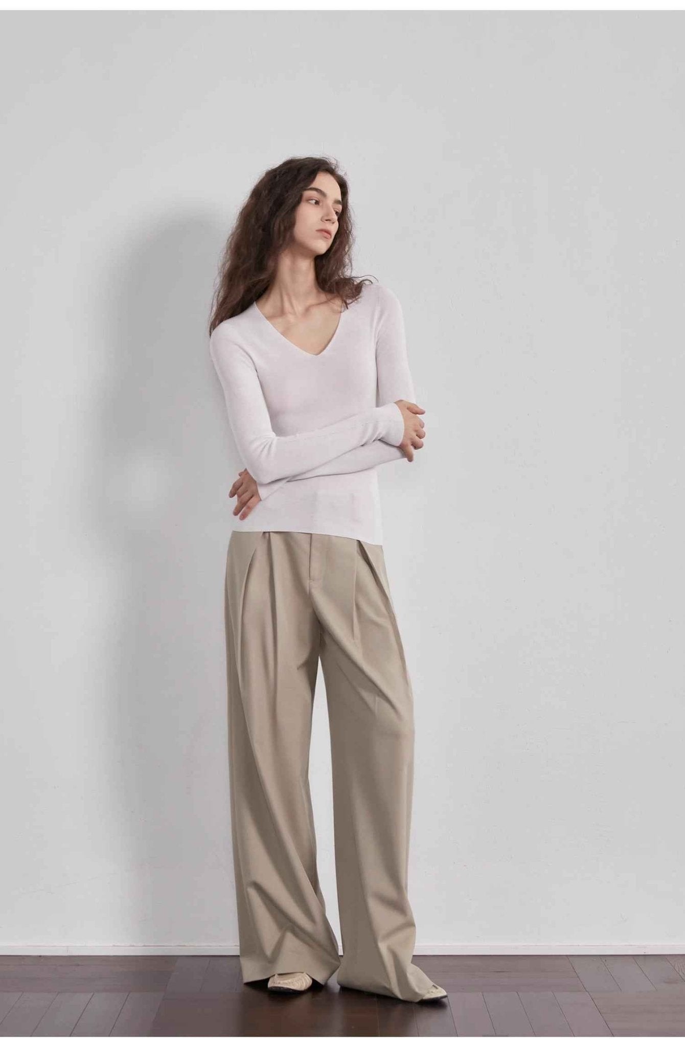Women’s wide-leg pleated wool trousers by Firelady Fur, featuring a loose fit, straight-leg design, and casual streetwear style.