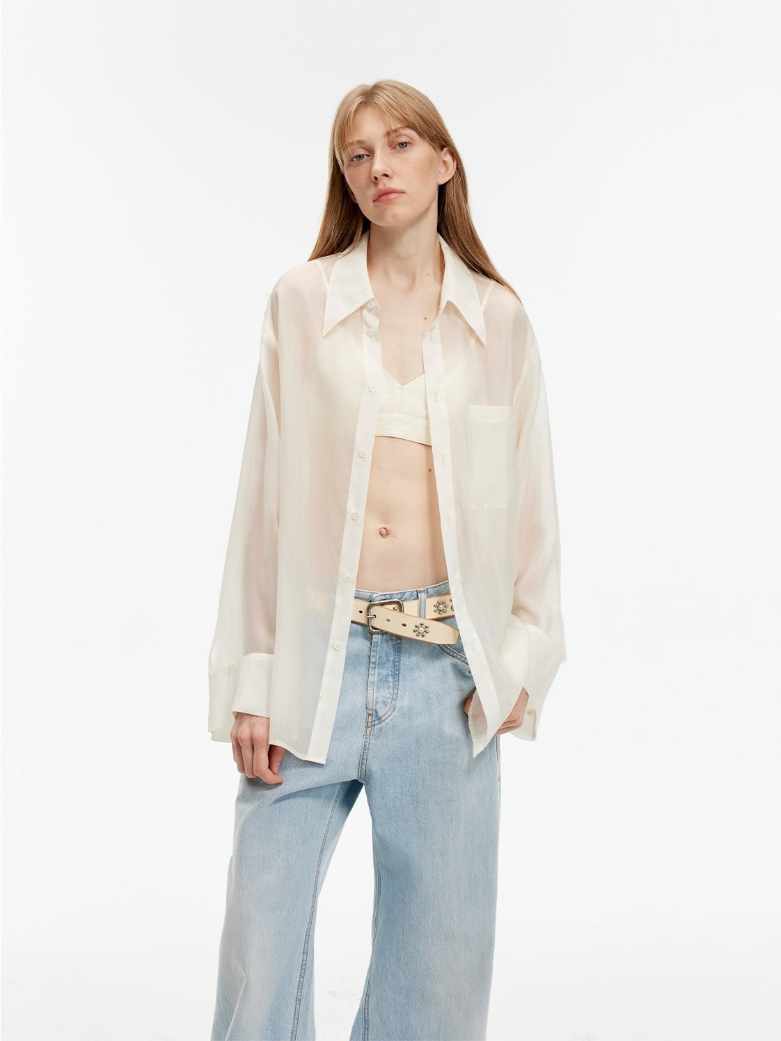 Firelady Fur wave-relaxed cupro shirt with sun-proof fabric, styled for a casual spring look by Maison Beaumont.